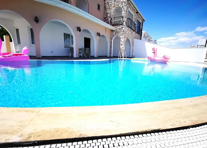 Red F33 Oezel Tasarimli Vila Belek
