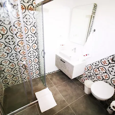 Red F33 Oezel Tasarimli Белек