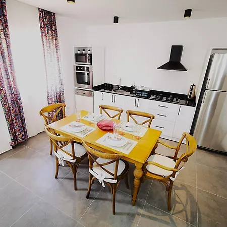 Red F33 Oezel Tasarimli Вилла *